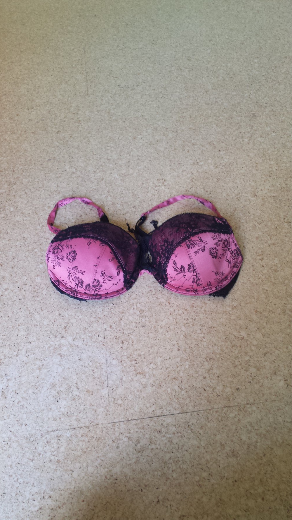 Schöner pink schwarzer BH