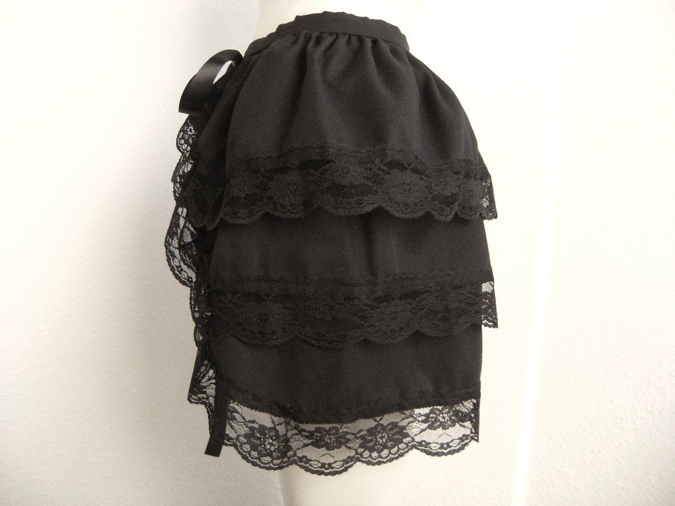 Bustle Überrock Stufen Spitze schwarz ab M Gothic Victorian Lolita Burlesque