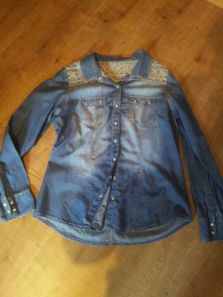 Jeansbluse von Colloseum - tolle Stickerei