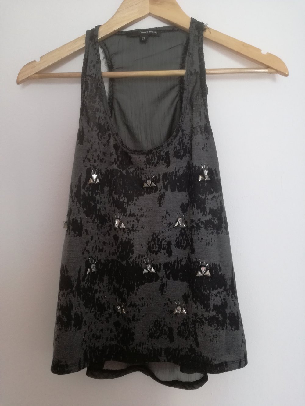 Top mit Nieten drauf 