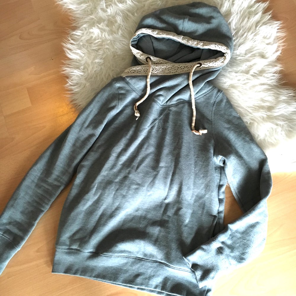 Review Pullover Hoodie Spitze Xs