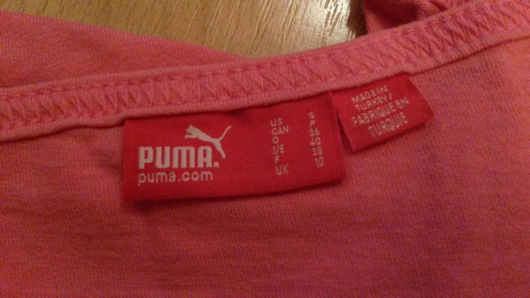 Rosa Puma T-Shirt mit Flügel Rückenaufdruck