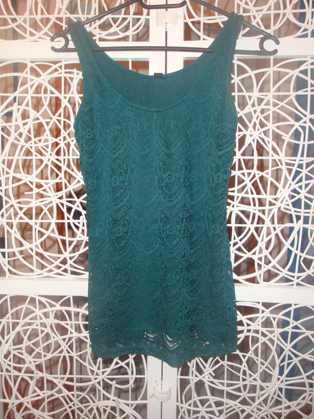 grünes Top mit Spitzenlage