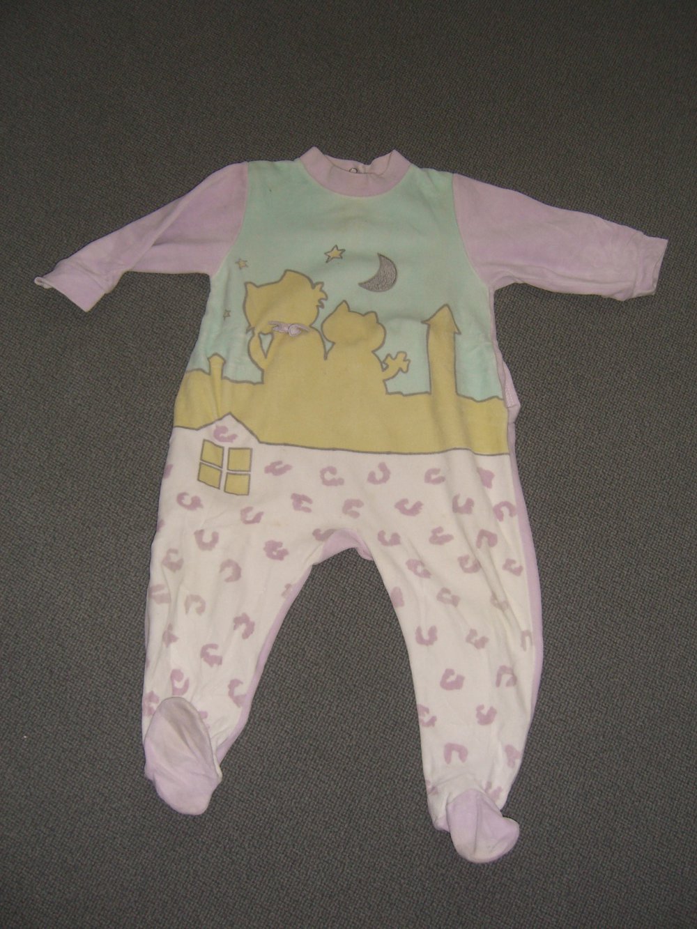 Süßer Niki-Schlafanzug