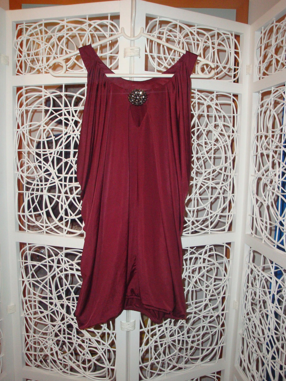 schickes dunkelrotes Oberteil