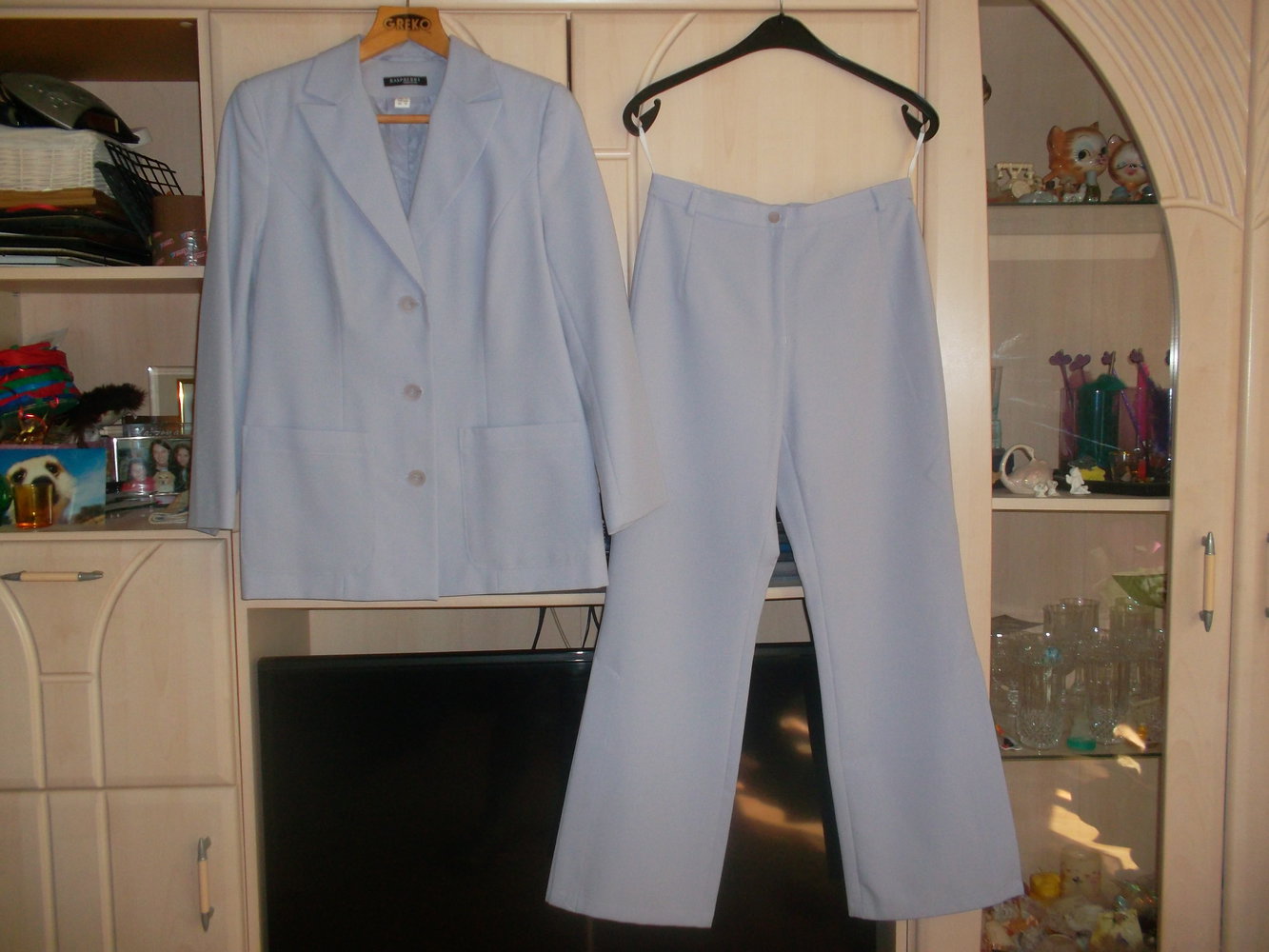 schicker neuer hosenanzug,grösse 19 / 38,von rasberry