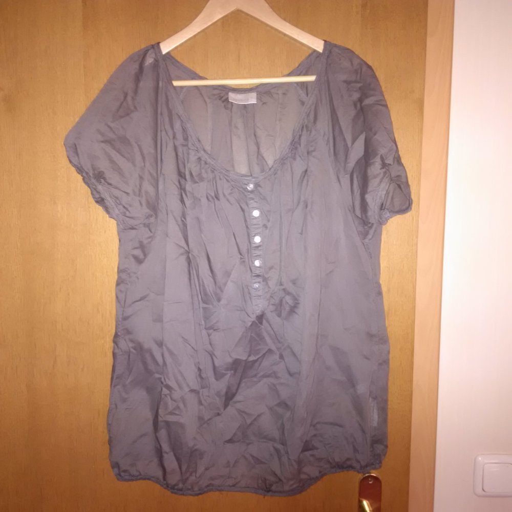 graues leichtes T-Shirt/Bluse