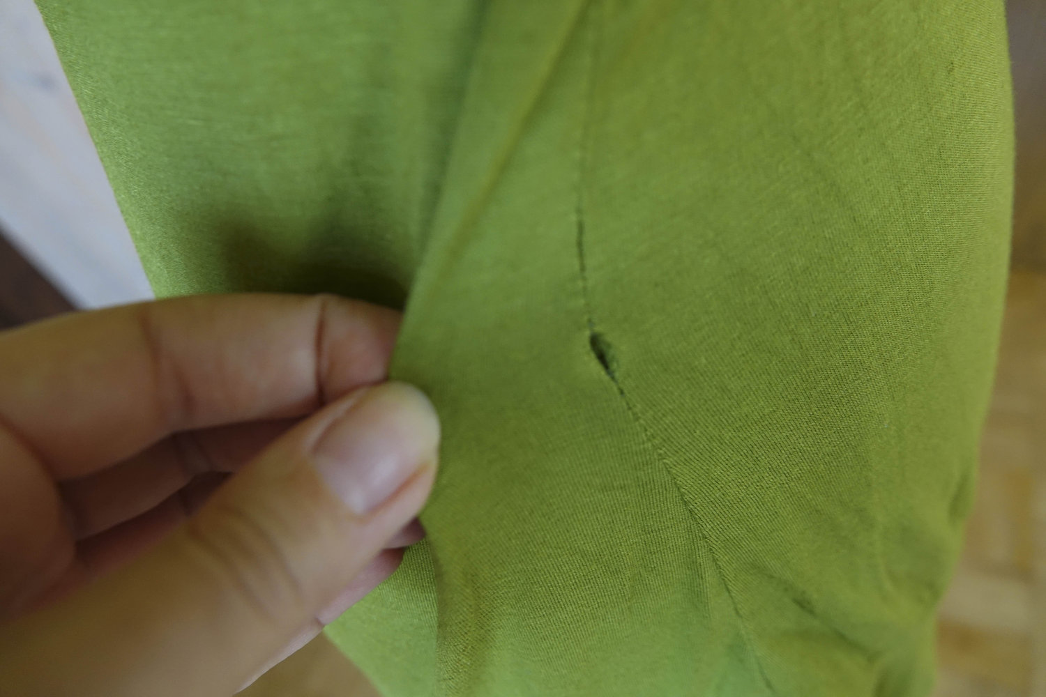 Schönes grünes Bandeau Oberteil mit Holzkette