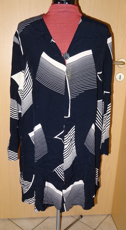 Schöne Tunika Bluse Gr. 48 mit Knopf