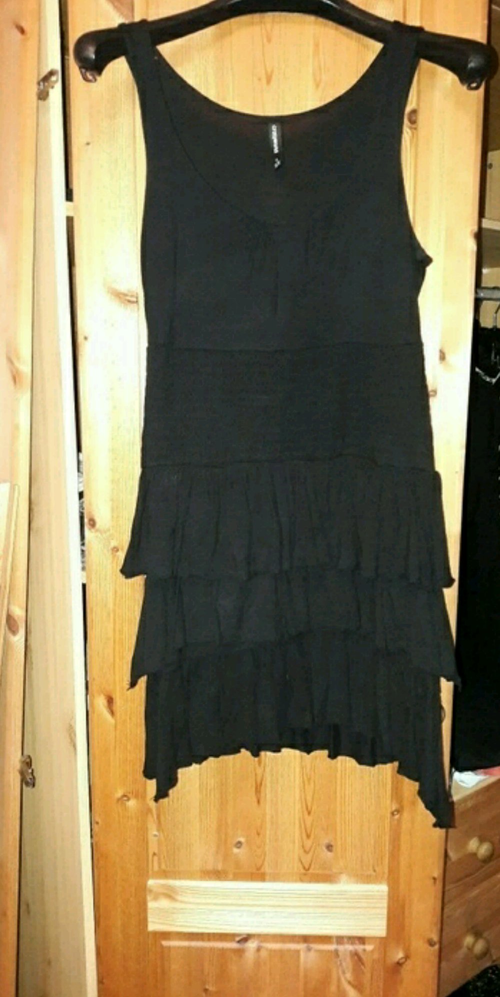 Kleid schwarz kurz Stufenlook 