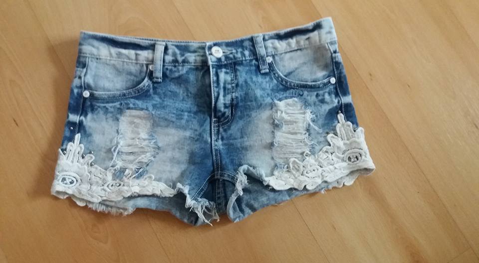 Jeans Hotpants Gr.XS 34/36 Stickerei blechaed FB sister destroyed