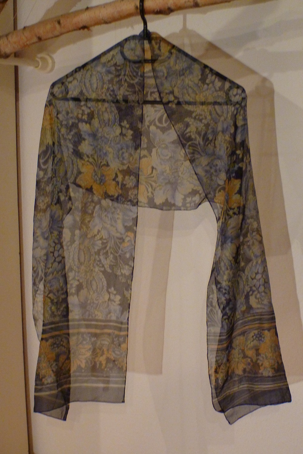 Edles blaues, florales Tuch