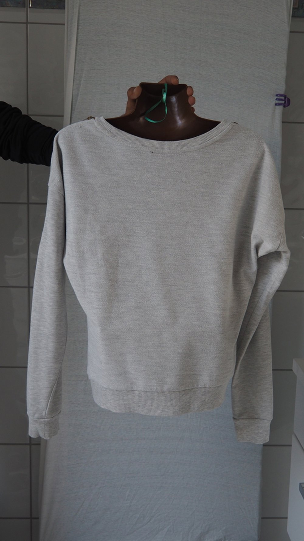 Grauer Pullover mit Aufschrift von Tally Weijl