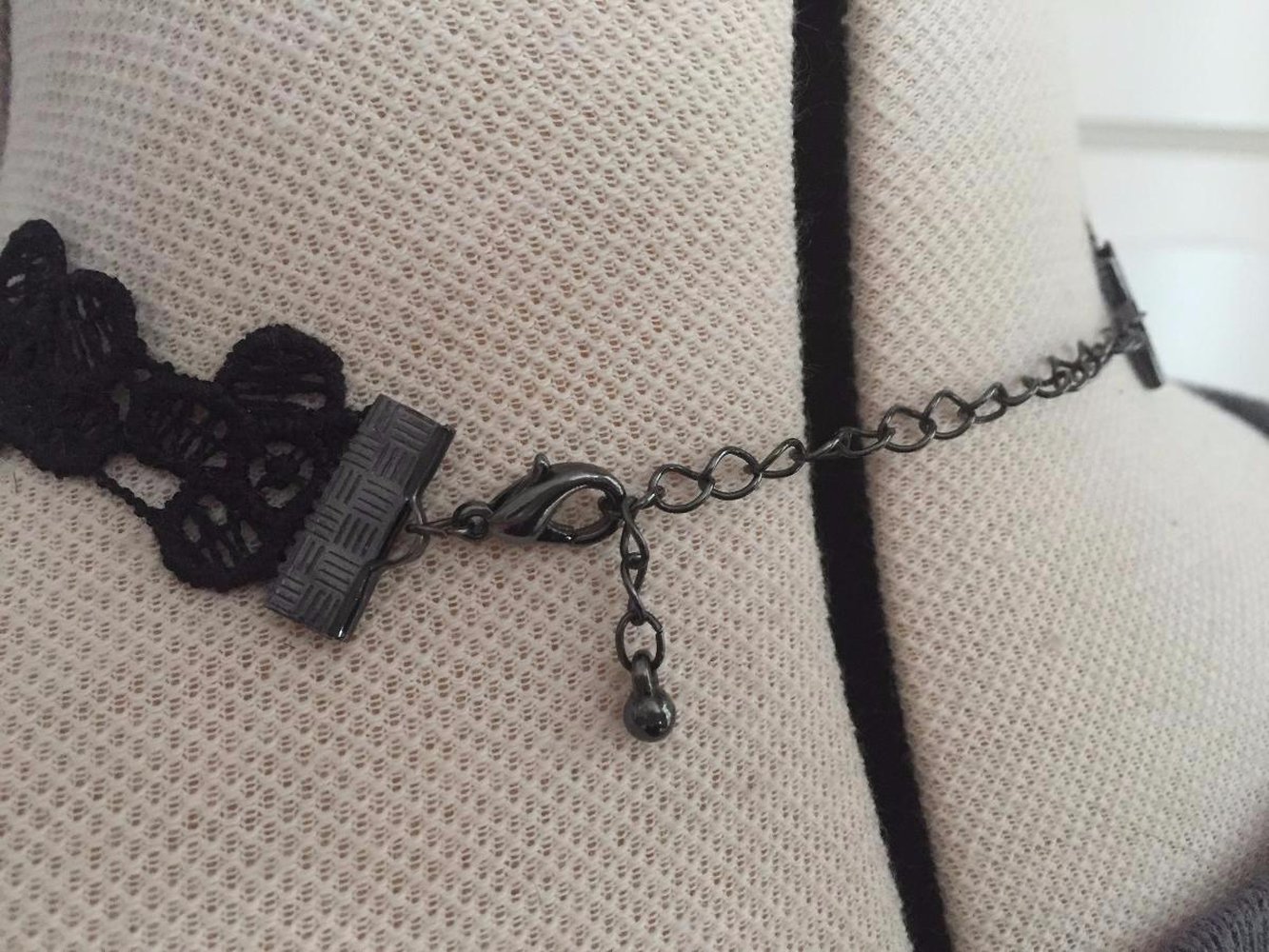 Collier / Choker / Halskette aus Spitze