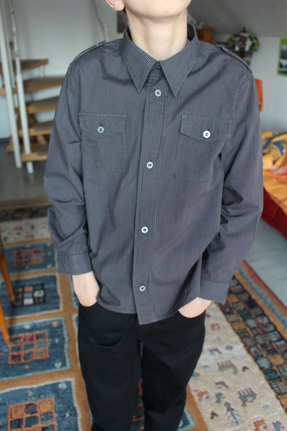 169. Hemd mit Nadelstreifen, Gr. 134-140