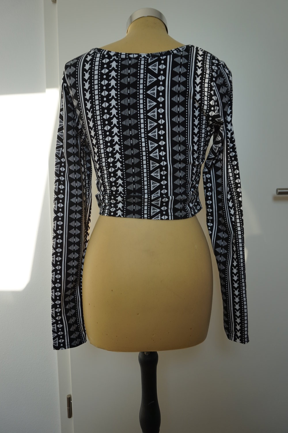 Bauchfrei Oberteil schwarz weiß Muster 