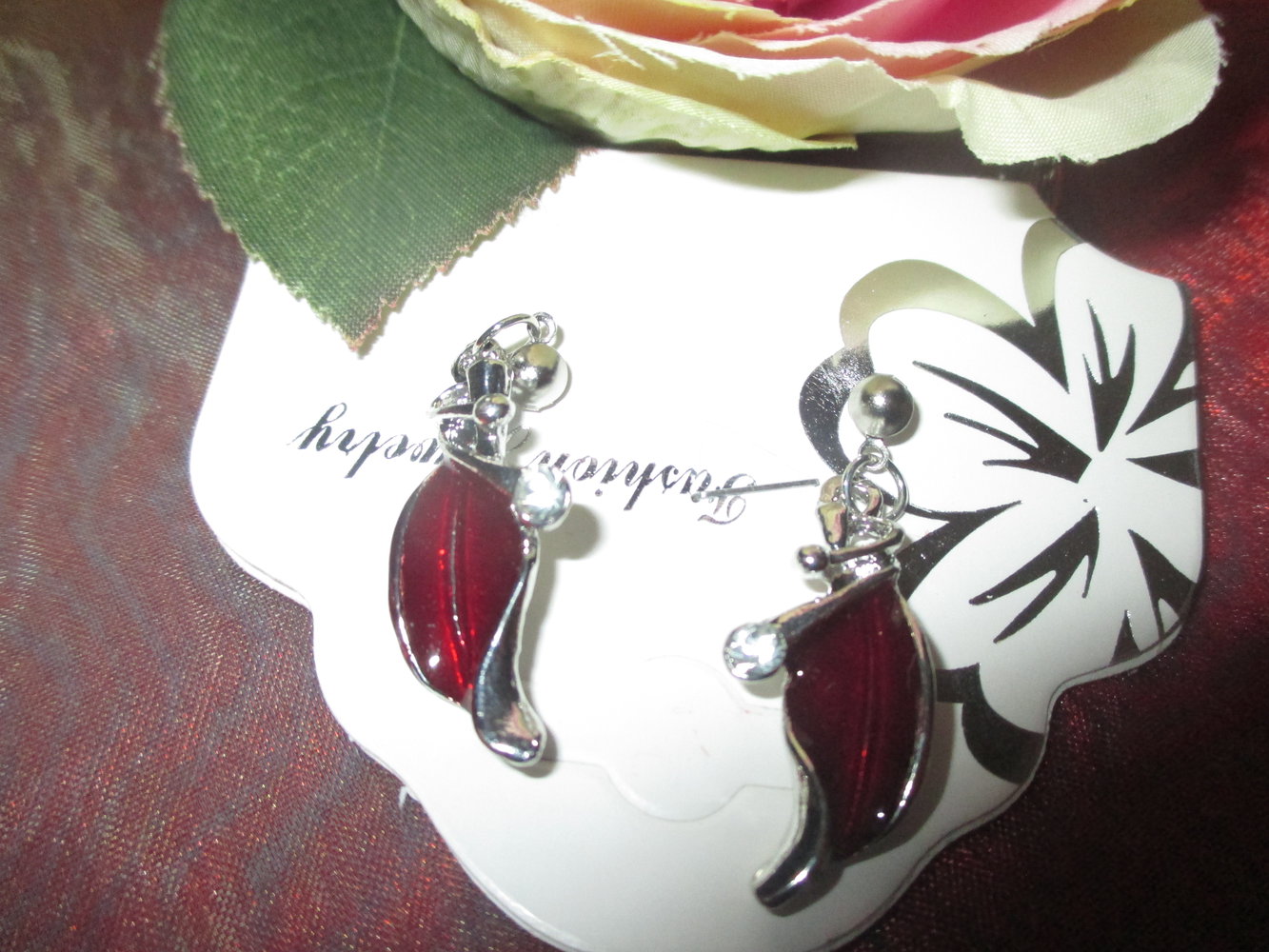 NEU mit Etikett Glitzer Strass Kristalle Steine Ohrringe Ohrhänger in Blattform 