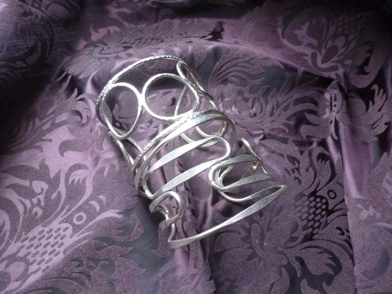 Neuwertiger silberner Armreif Statement Ornamente Silber