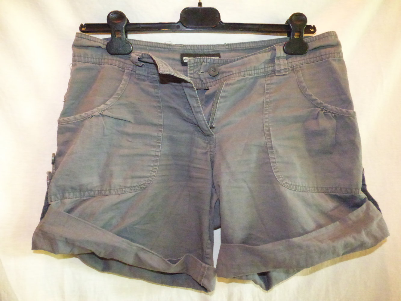 Graue Sommershorts
