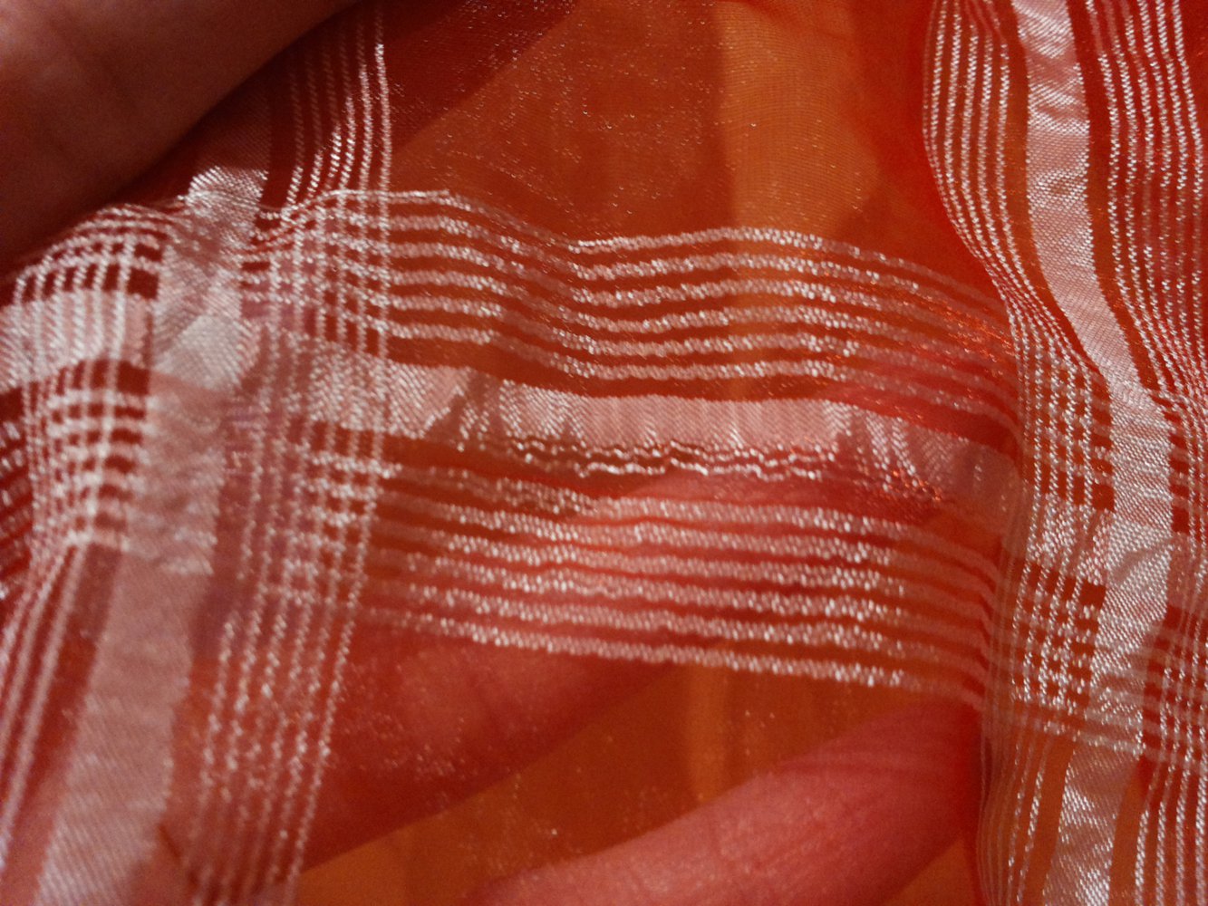 Weiß-karierte dünne Tücher mit Fransen in flieder und rot