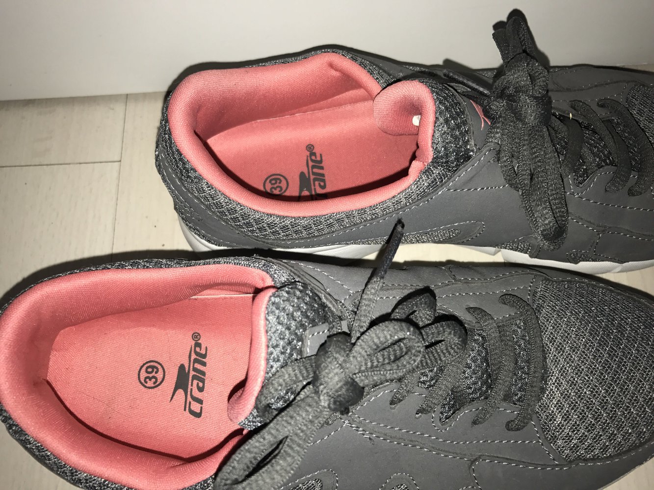 Turnschuhe in 39 neu 