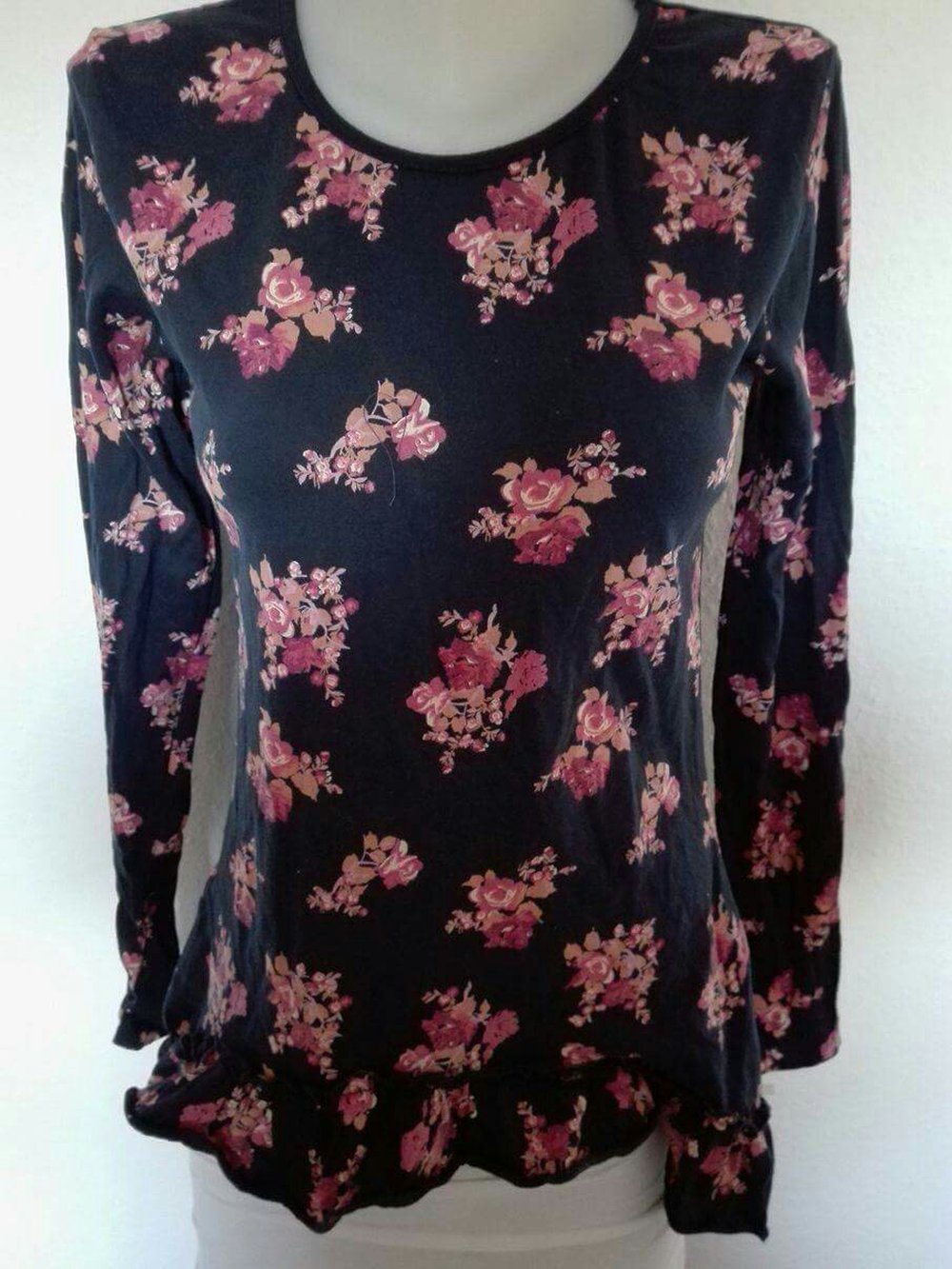 Pullover Cut Out Neu