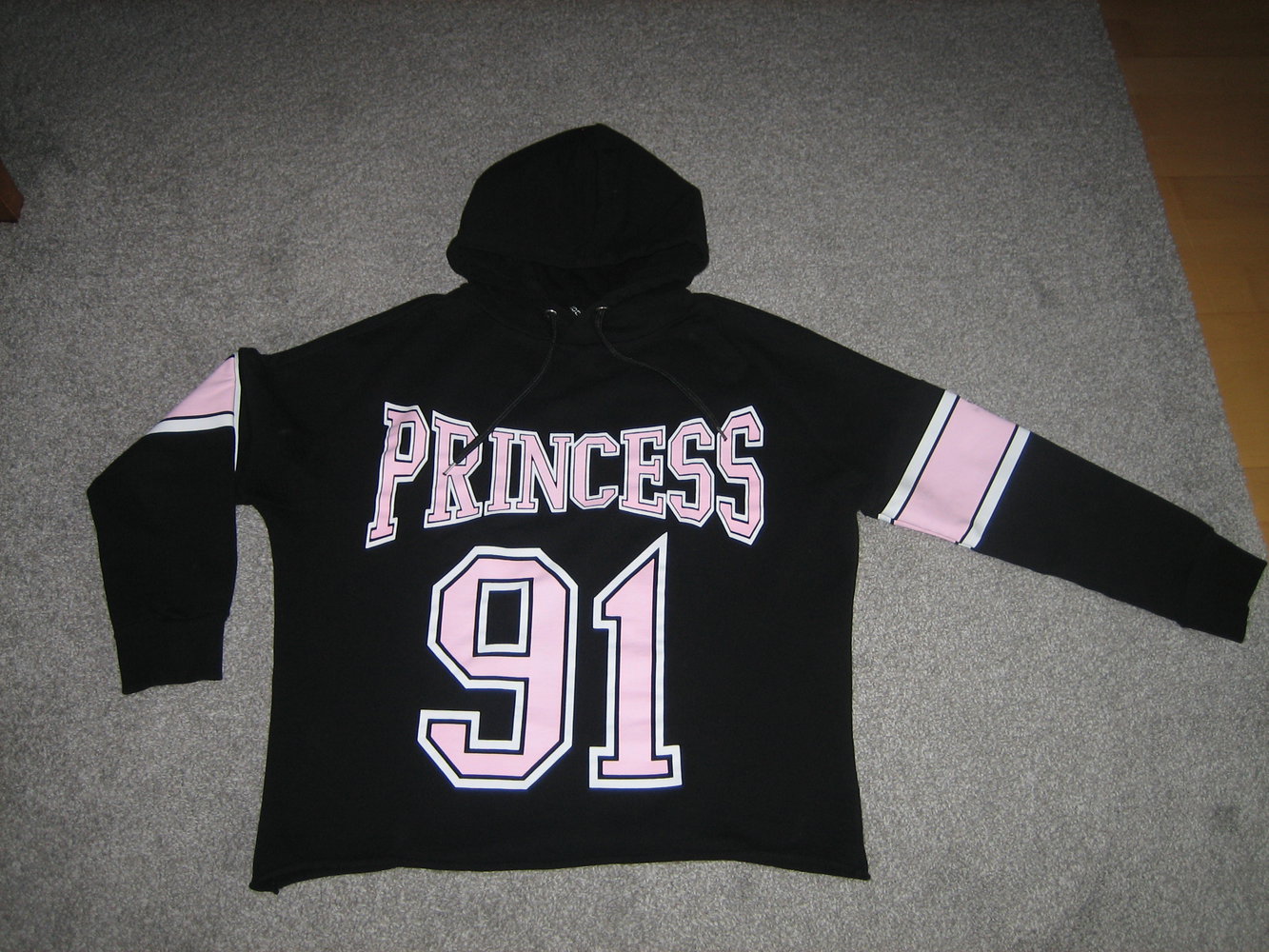 Lässiges Kapuzen-Sweat-Shirt Gr. 36/38 (s. Maße), megastarker Front-Druck - absolut neuwertig!