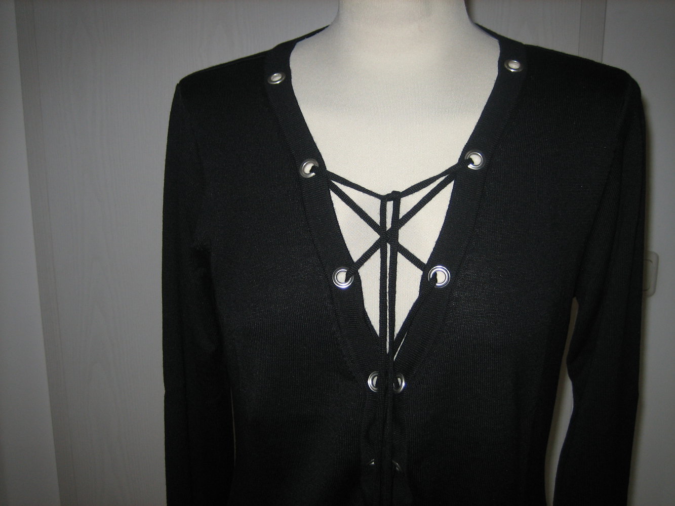 Stylischer Pulli Gr. 42, kuschelweich - coole Schnürung vorne, absolut ungetragen - tolle Geschenkidee!