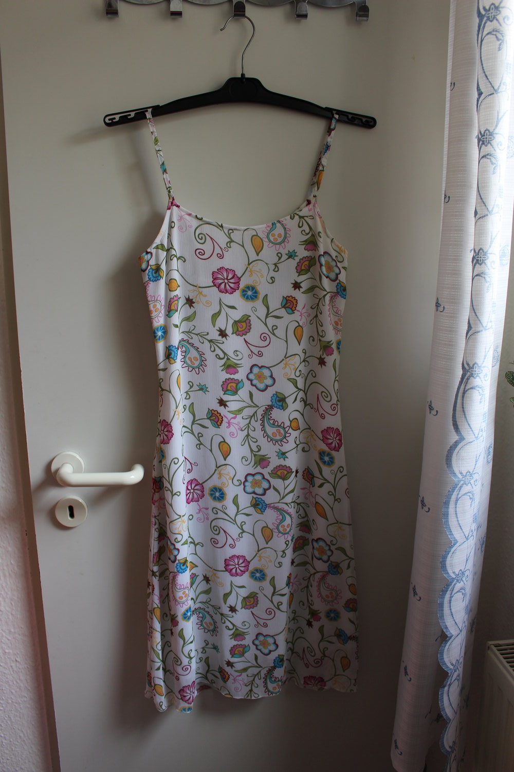 178. Trägerkleid mit Blümchenmotiv, Gr. 36