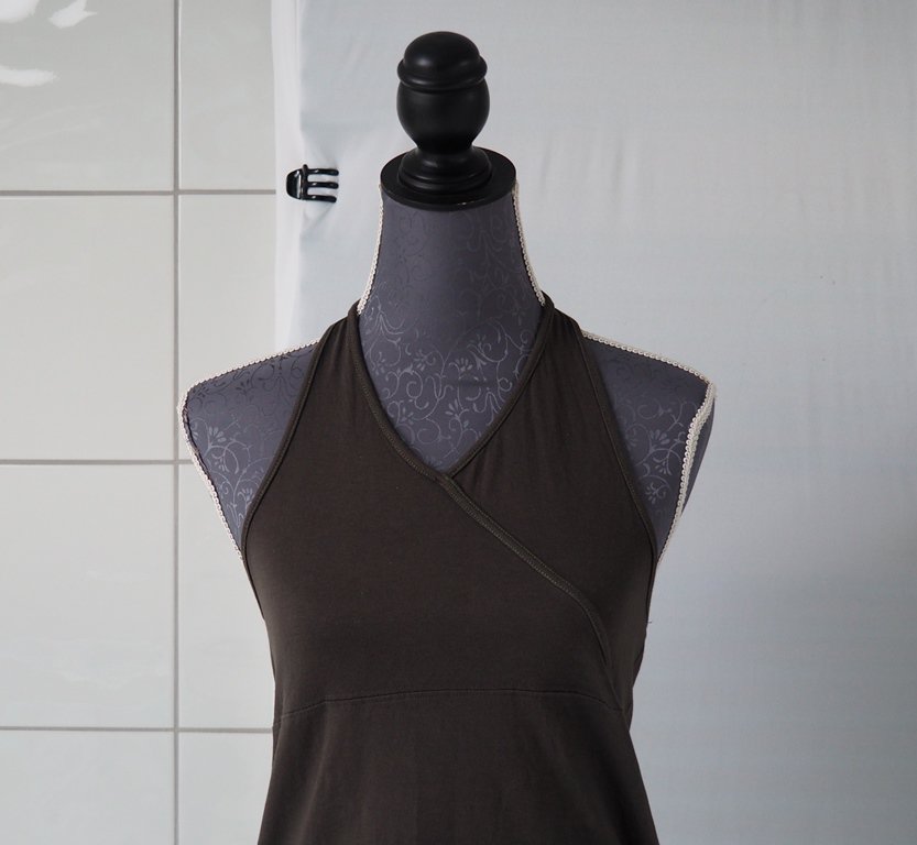 Neckholdertop in dunkelgrün und grün Gr. 164