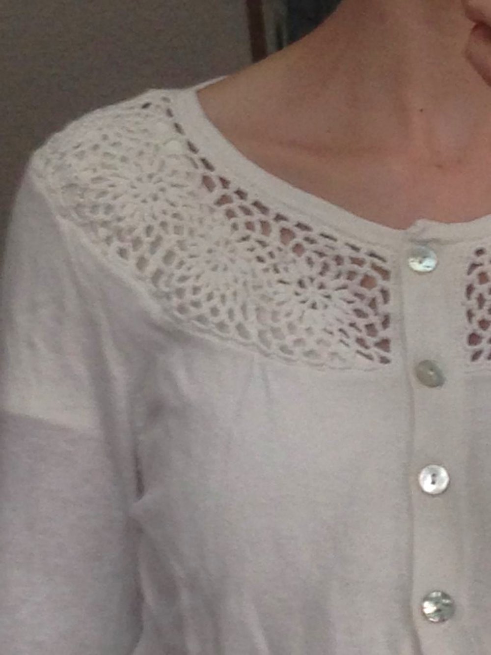 süße Cardigan mit Häkeleinsatz