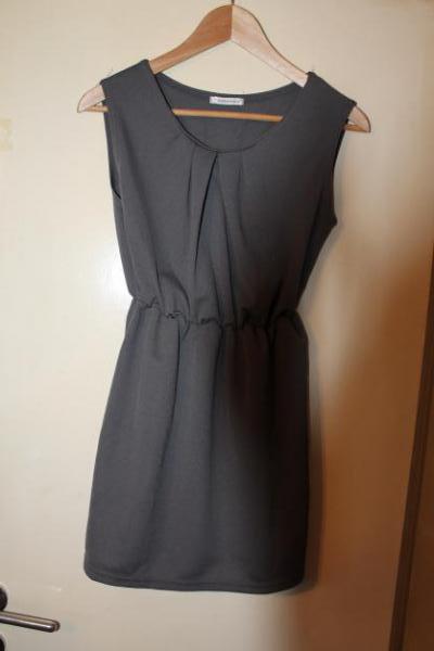 Graues Kleid