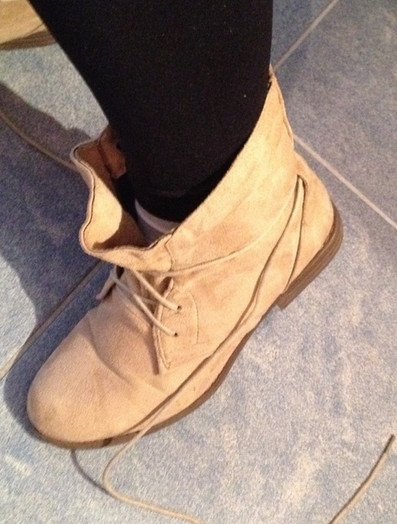 Schöne Stiefel in Hellbraun