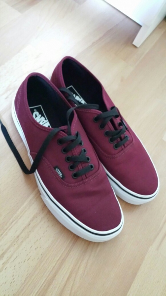 Weinrote / Bordeaux Vans