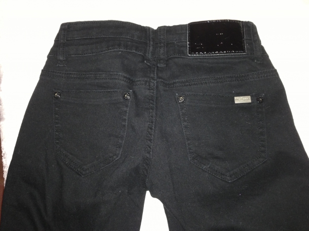 Enge Röhrenjeans Schwarz 