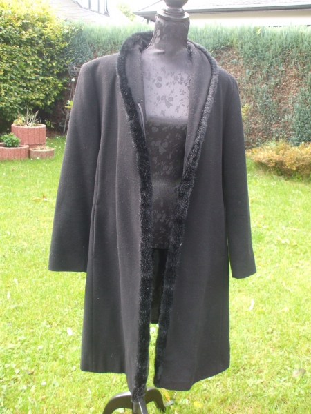 Exclusiv Woll-Mantel aus Kunstpelz