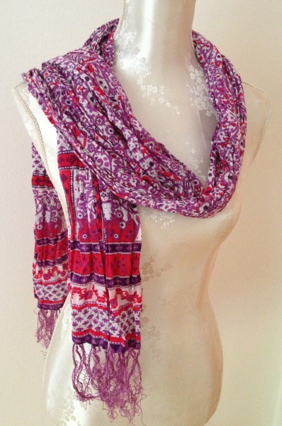 Süßes Baumwoll-Halstuch mit Fransen