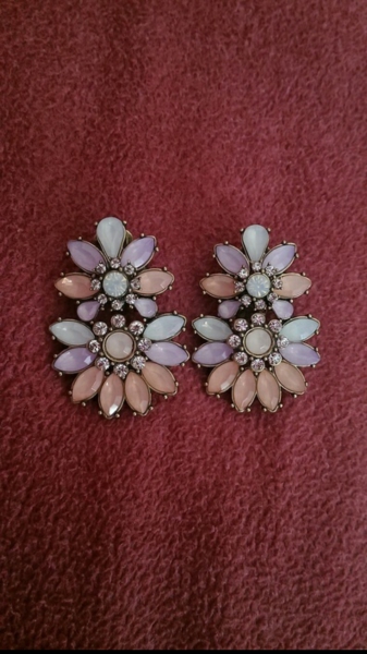 schicke Blumenohrringe