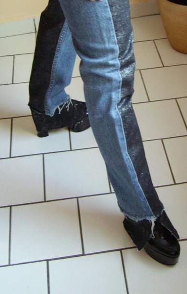 Levi's ~ von Designerin verschönert in Glanzlook!