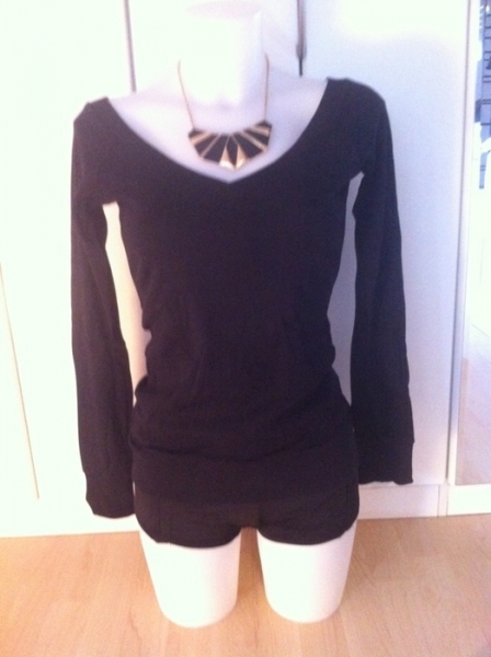 Schwarzer Pullover v ausschnitt pimkie M