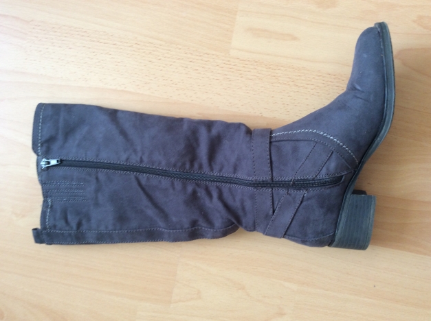 Schöne graue Stiefel + Kassenzettel