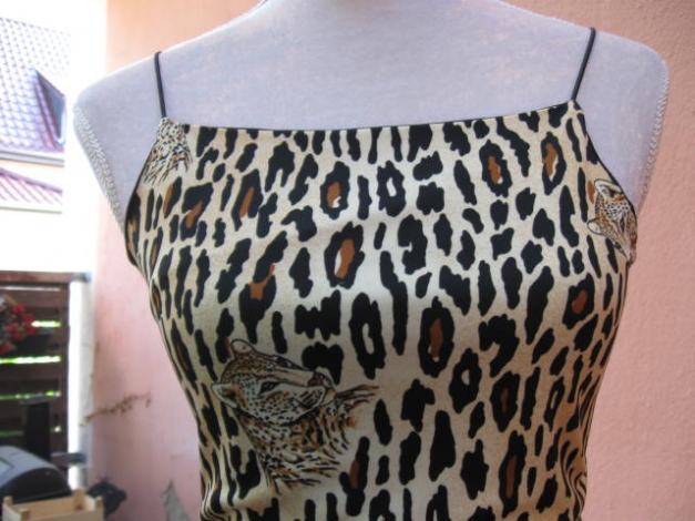 *** Leo ~ Top ~ Raffinierter Rücken ***