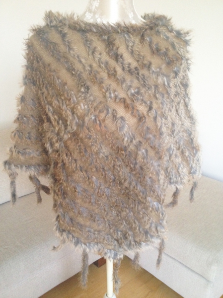 NEU Kuschlig-warmer Kaninchenfell-Poncho, Schal NEU
