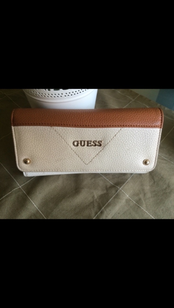 Schöner Guess Portmonaie/ Geldbörse 