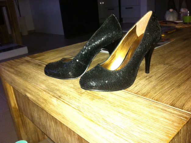 Nagelneue Pailletten Pumps 