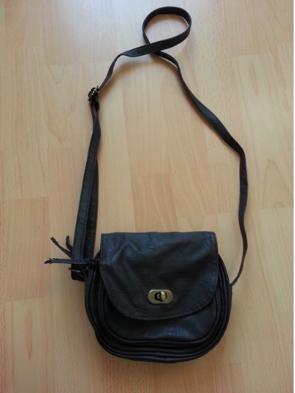 schlichte braune Umhängetasche