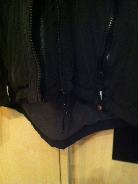 Schwarze Bench. Übergangsjacke