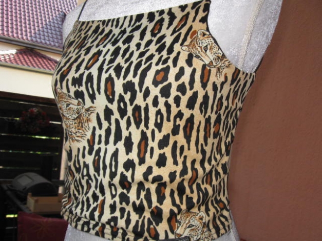 *** Leo ~ Top ~ Raffinierter Rücken ***