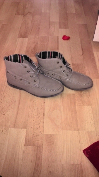 Neue Schnürschuhe