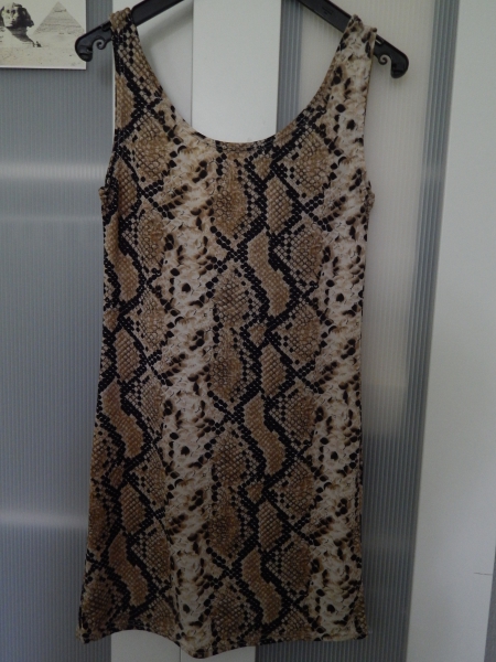 Enges kurzes Schlangenkleid Longshirt